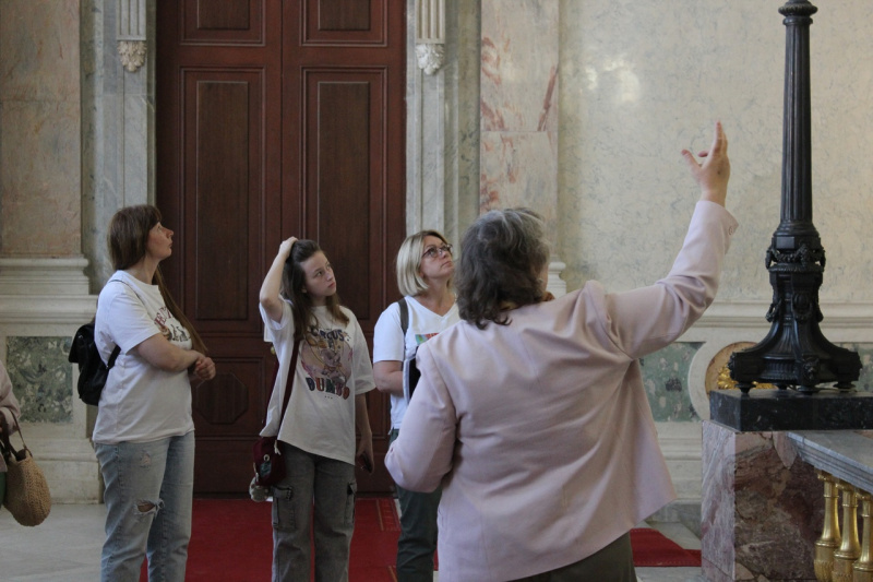 Экскурсионное занятие «В поисках чудес: геологическая экспедиция по Михайловскому замку»